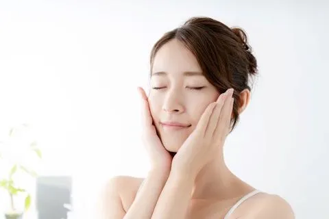 ニキビができているときの化粧水の使い方