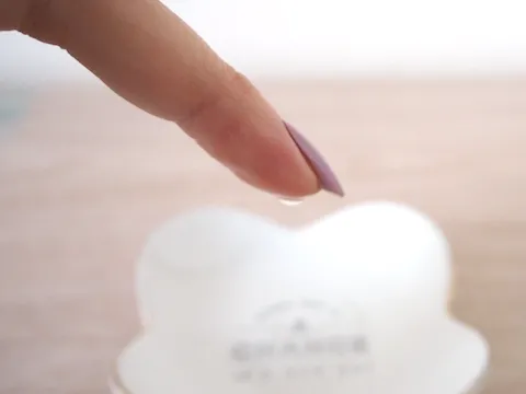 指先からも垂れない